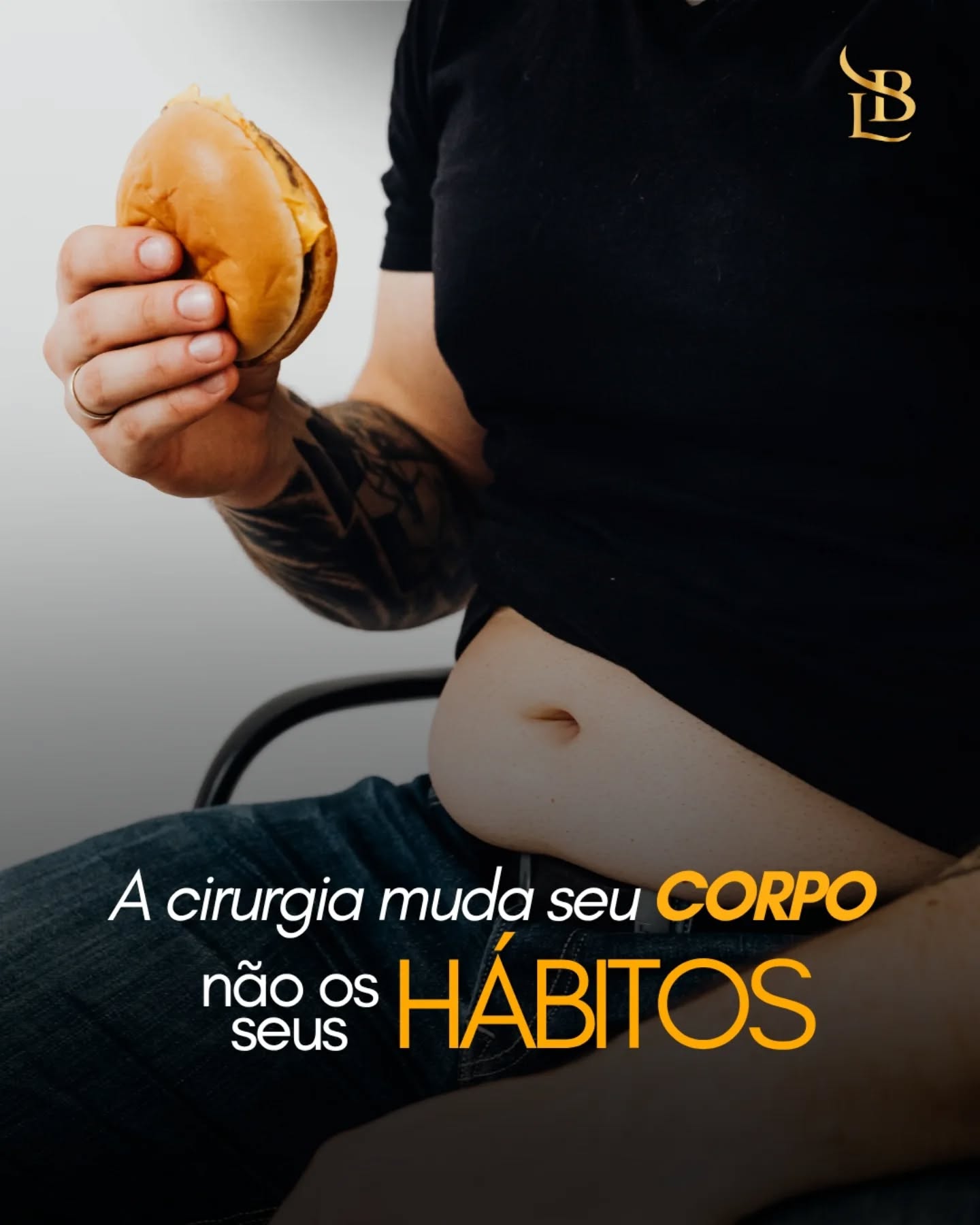Cirurgia plástica não substitui hábitos. Ela melhora contornos, remove excessos e redefine proporções, mas a manutenção do resultado acontece no dia a dia. E em longo prazo! 
Uma abdominoplastia, por exemplo, não impede ganho de peso futuro. Se após a cirurgia a rotina continuar sem cuidados, o corpo também continuará respondendo aos excessos.

Alimentação, hidratação, atividade física e disciplina no pós-operatório fazem parte do resultado tanto quanto a própria cirurgia.
O procedimento transforma o corpo.
Os hábitos sustentam a transformação.

.
.
.

☎ (47) 9211-0040

📍 Rua Amadeu Felipe da Luz, 228 – Centro, Indaial/SC – Clínica SPES
👨‍⚕️ Dr. Lucas Baptista – CRM/SC 21411 | RQE 21645
🌐 drlucasbaptista.com.br

Clínica onde atendo: @spesclinica
Hospital onde realizo as cirurgias: @hbr.indaial
Minha enfermeira e assistente: @luana_finardii
Nossa instrumentadora e Téc. de Enfermagem: @myblessing_by_fe
Nosso Anestesiologista: @drclaudiokroda
