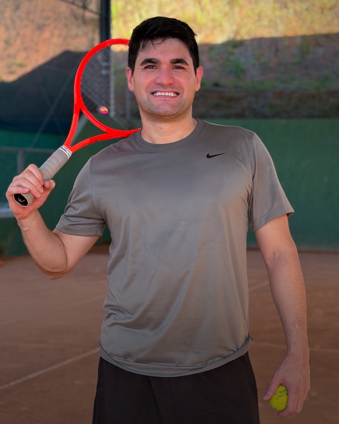 O tênis é mais do que esporte, é equilíbrio. É a forma que encontrei de cuidar da minha saúde física e mental para seguir cuidando bem das pessoas que confiam em mim e na minha equipe. 🎾

E você pratica algum esporte?