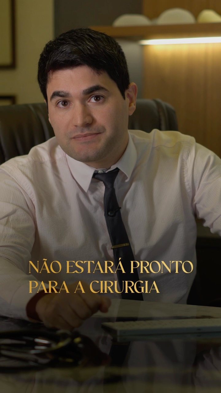 Muitas pessoas chegam aqui nervosas. É normal quando você toma uma decisão importante assim.

Mas a cada momento da conversa,  da escuta, mostramos exatamente o que vai acontecer. Sem esconder nada!
E sabe o que acontece? Aquela ansiedade vira confiança. 

Dr. Lucas Baptista - Cirurgião Plástico | CRM/SC 21411 | RQE 21645